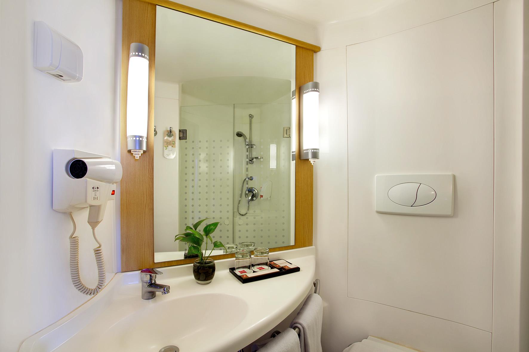 Ibis Surabaya City Center Buitenkant foto