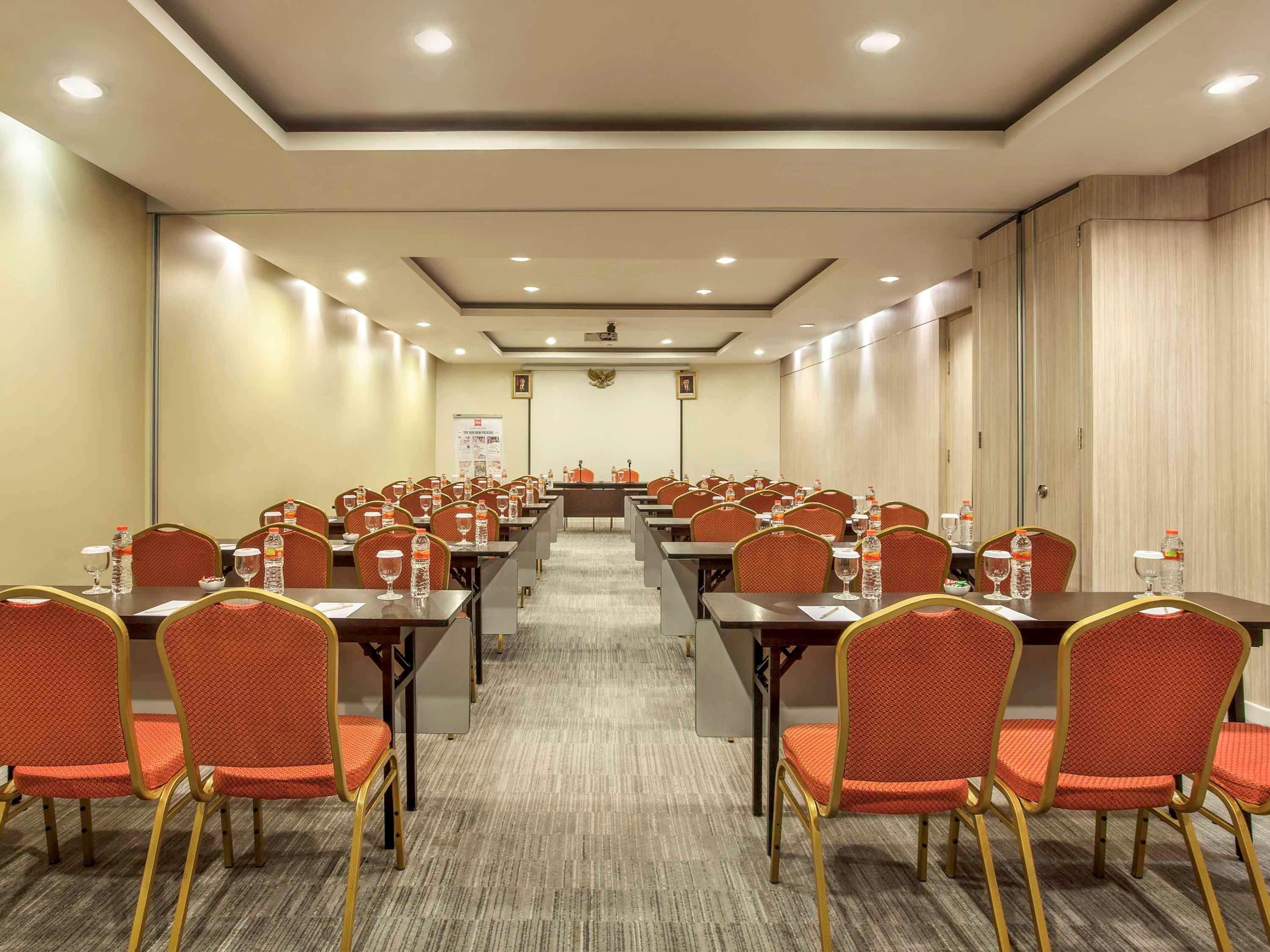 Ibis Surabaya City Center Buitenkant foto