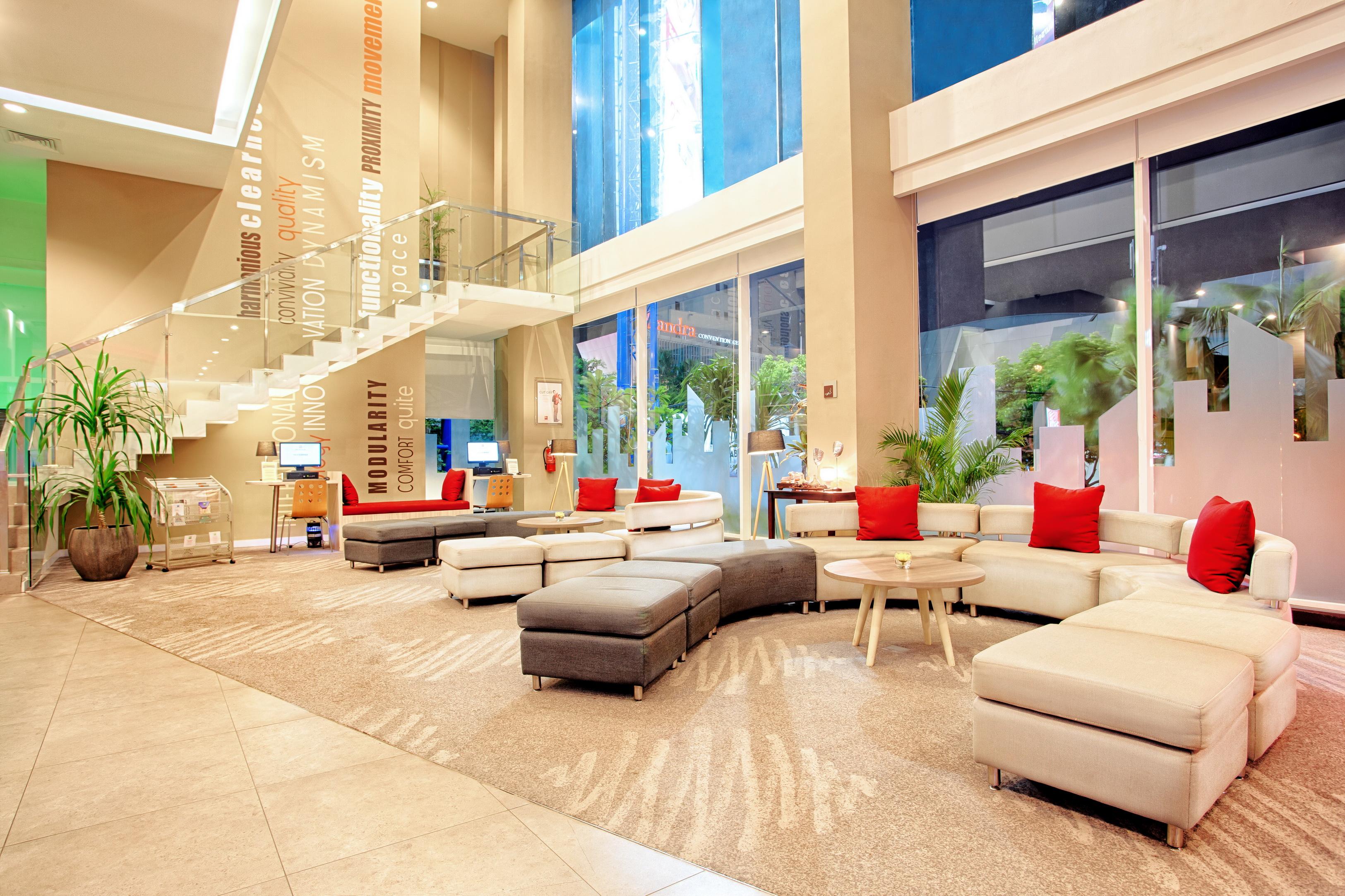 Ibis Surabaya City Center Buitenkant foto