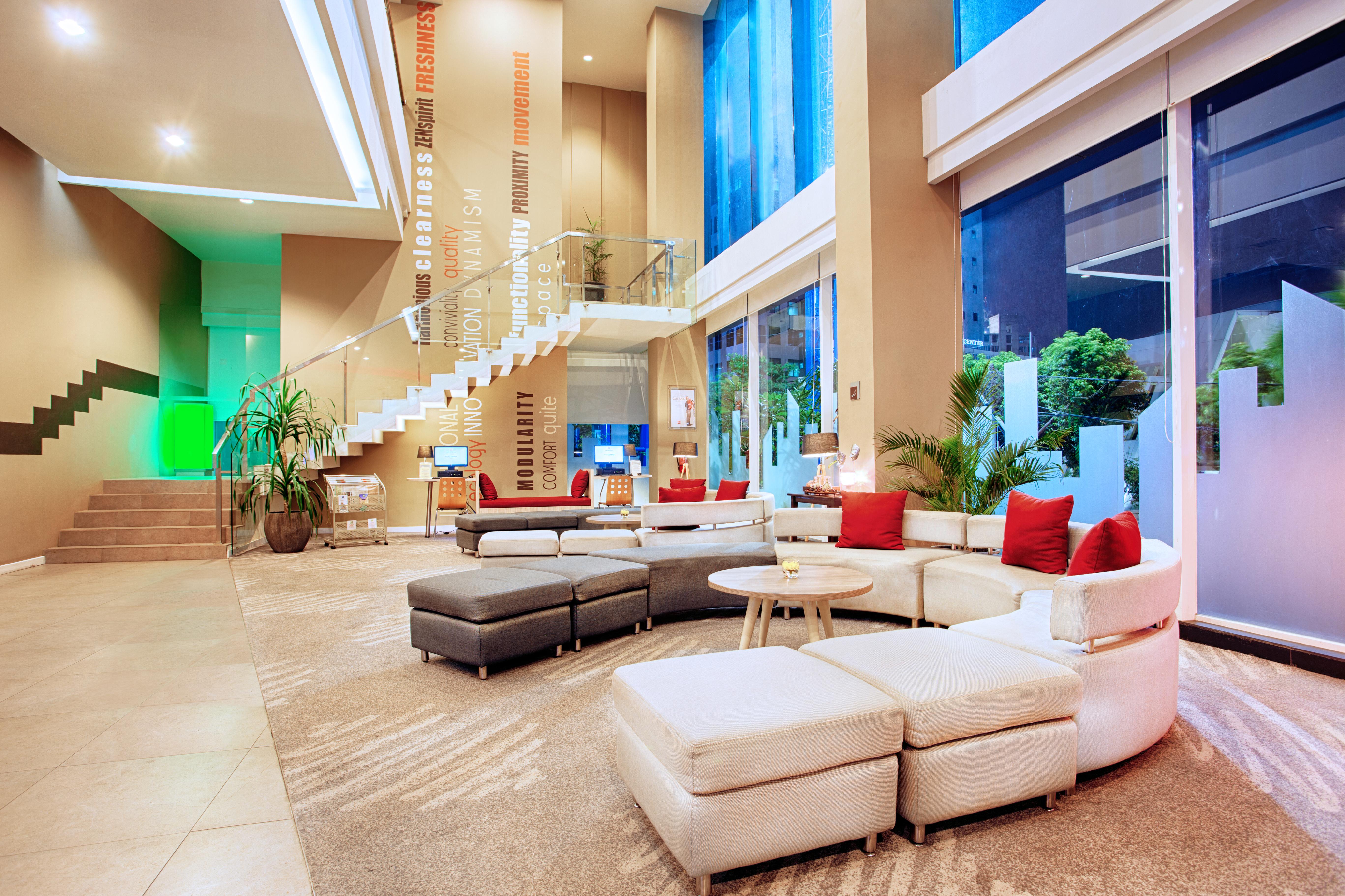 Ibis Surabaya City Center Buitenkant foto