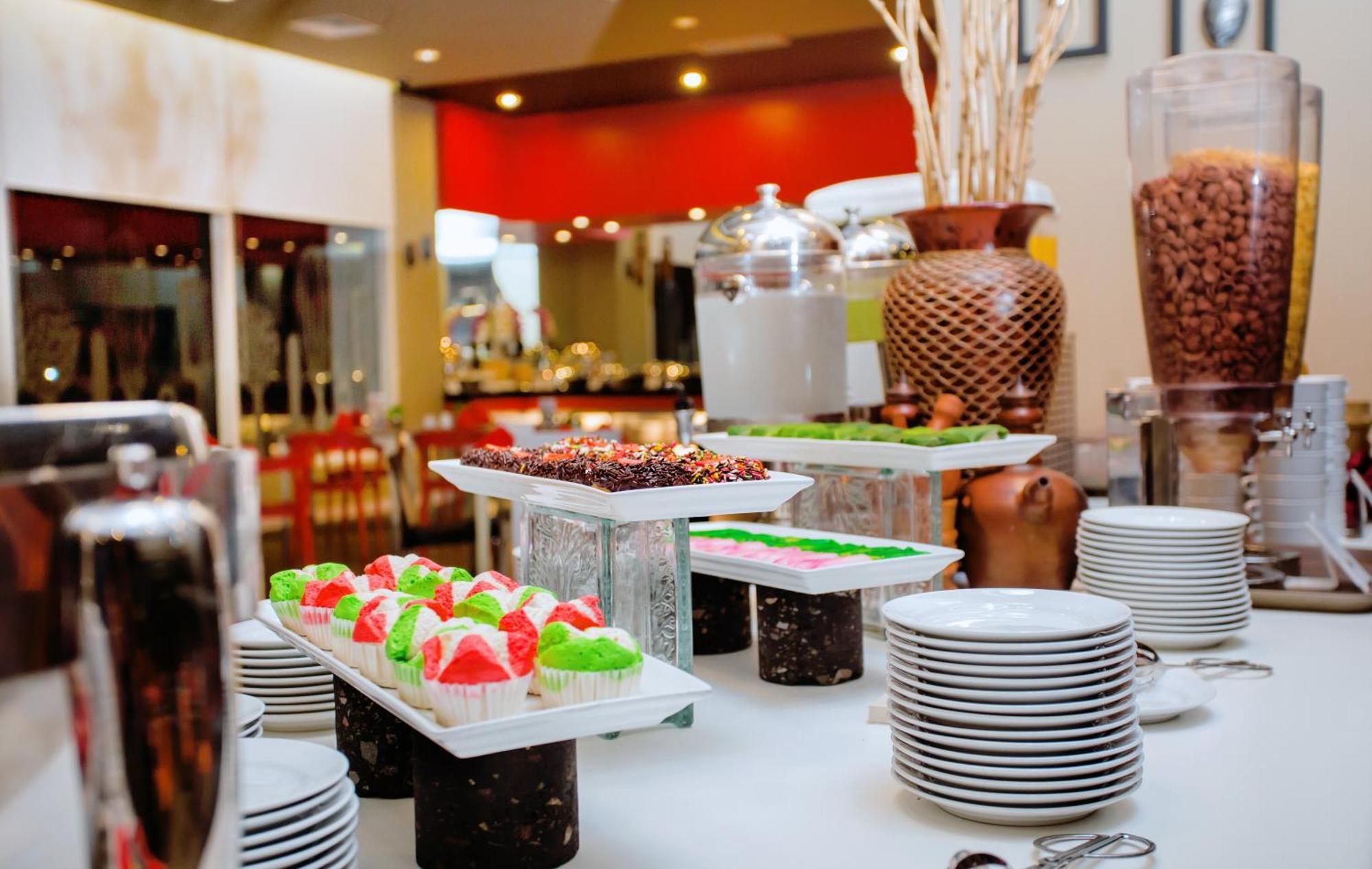 Ibis Surabaya City Center Buitenkant foto