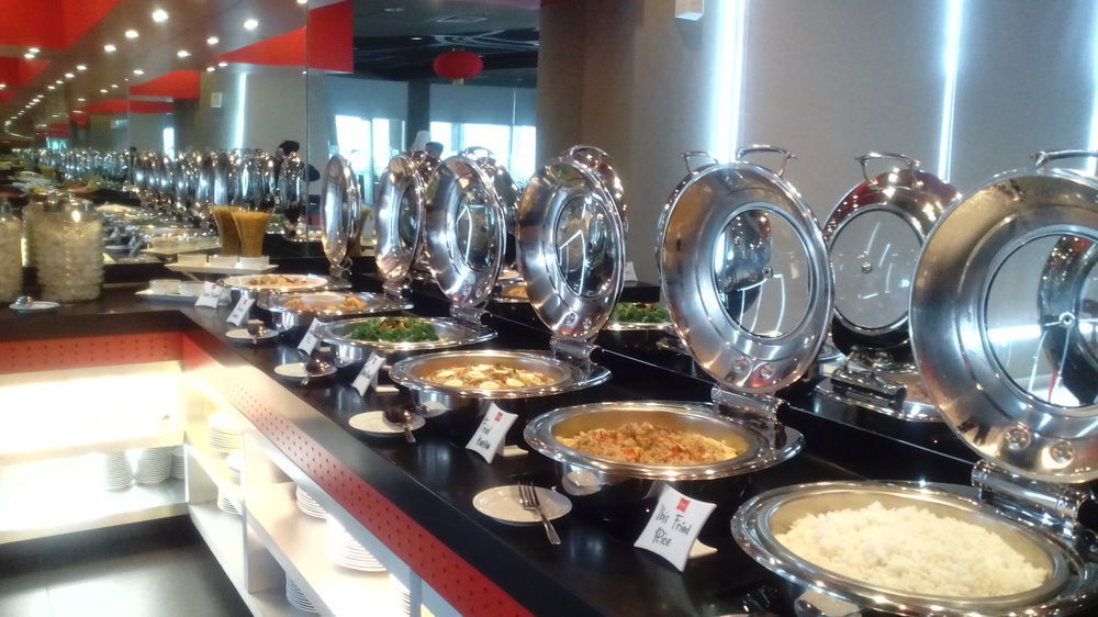 Ibis Surabaya City Center Buitenkant foto