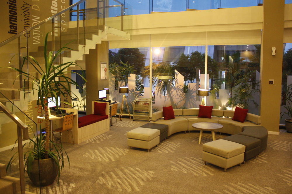 Ibis Surabaya City Center Buitenkant foto