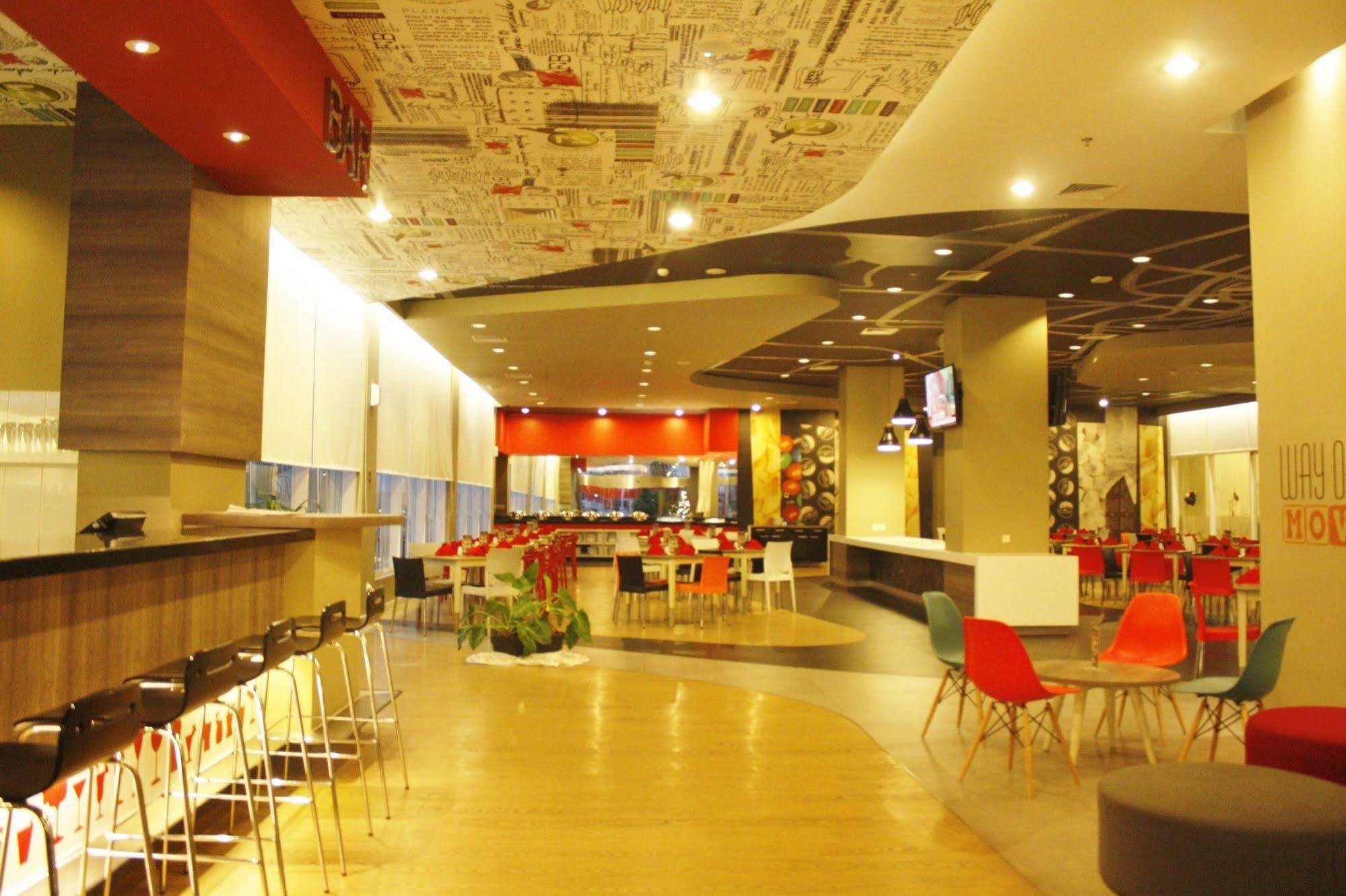 Ibis Surabaya City Center Buitenkant foto