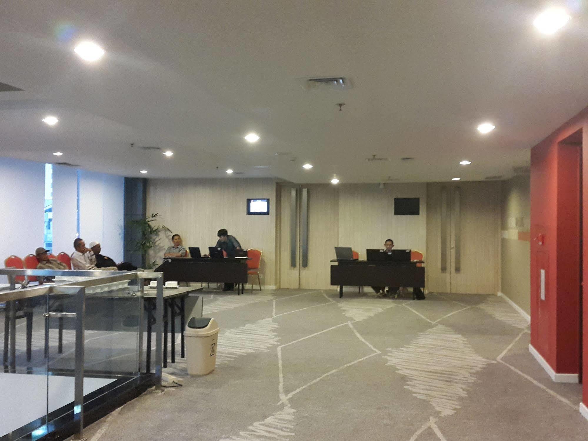 Ibis Surabaya City Center Buitenkant foto