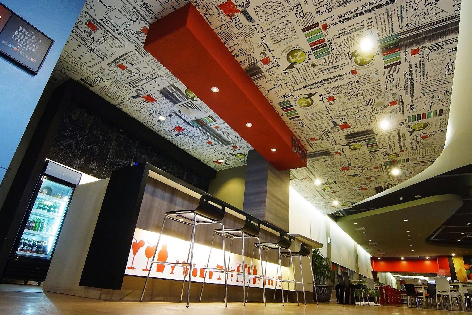 Ibis Surabaya City Center Buitenkant foto
